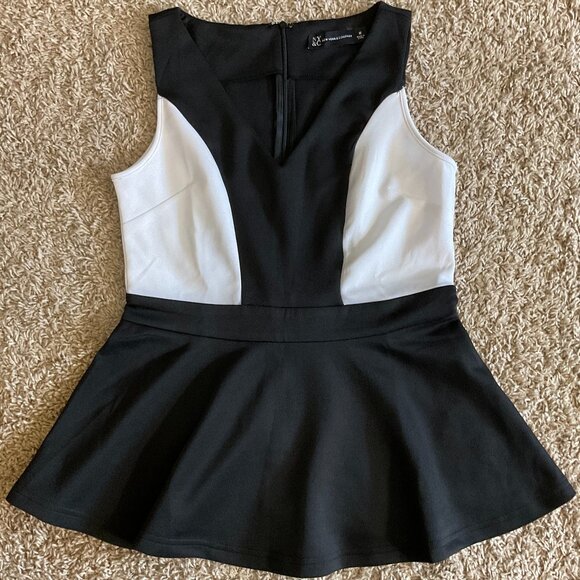 New York & Co Sleeveless V-Neck Colorblock Peplum Top, Black & White, Medium - Picture 2 of 8